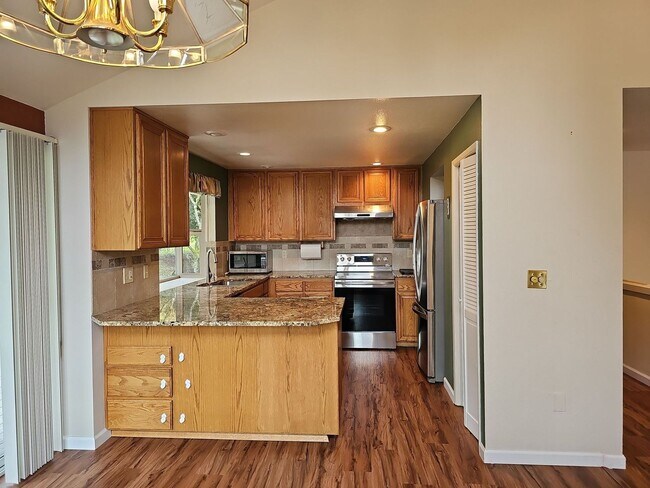 Building Photo - Amazing 3B/3B Single Family Home near Microsoft, prime Redmond location