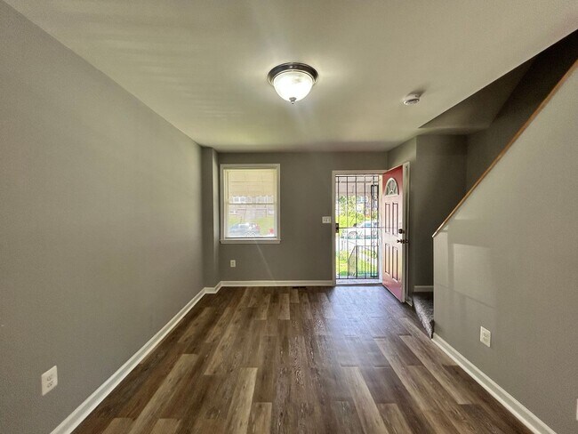 Building Photo - 3207 Ingleside Ave
