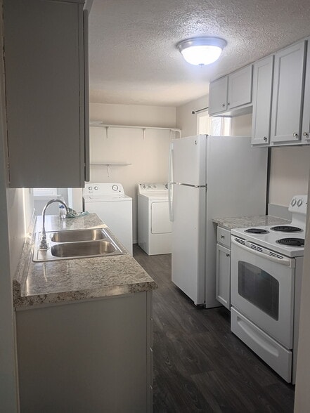 Building Photo - 106 N Mitchner Ave