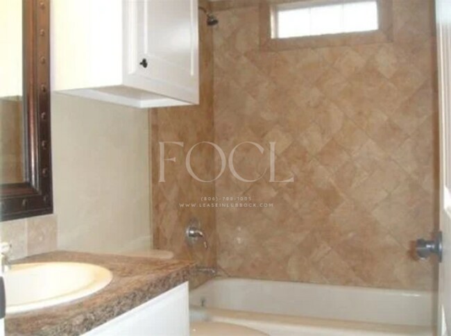 Building Photo - Beautiful Hardwood floors!  3/1/1 in the Medical District