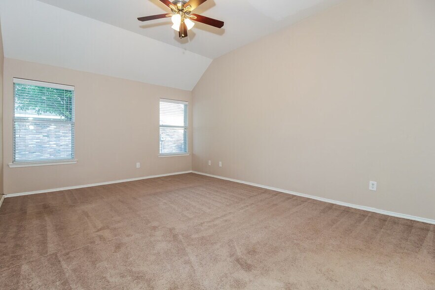 Building Photo - 310 Ohara