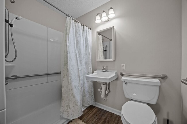 Building Photo - FULLY FURNISHED EXCLUSIVE SHORT AND MIDTER...