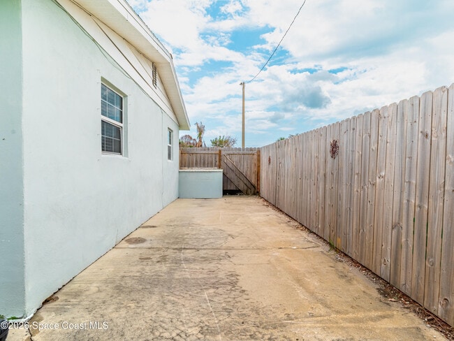 Building Photo - 135 Melaleuca Dr
