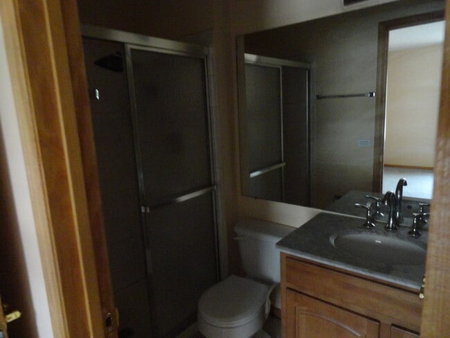 Building Photo - 458 Thornhill Ln