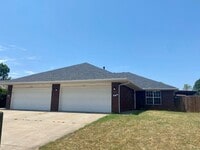 Building Photo - 1907 Pine Valley Dr