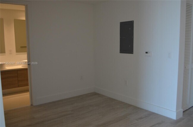 Building Photo - 121 NE 34th St