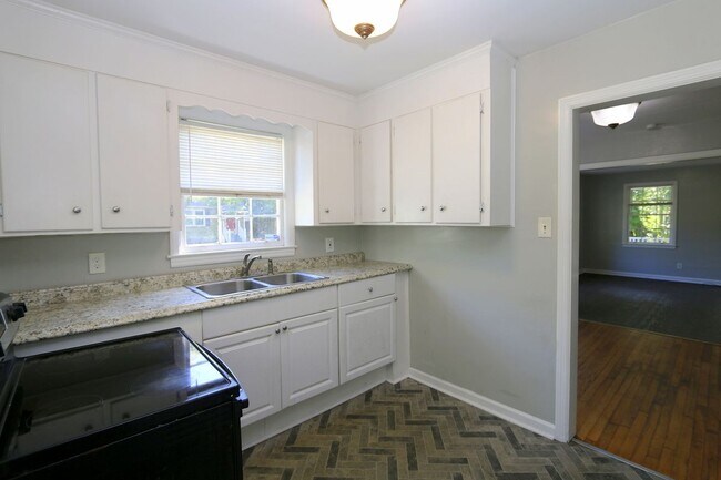 Building Photo - 2309 Lorraine Dr