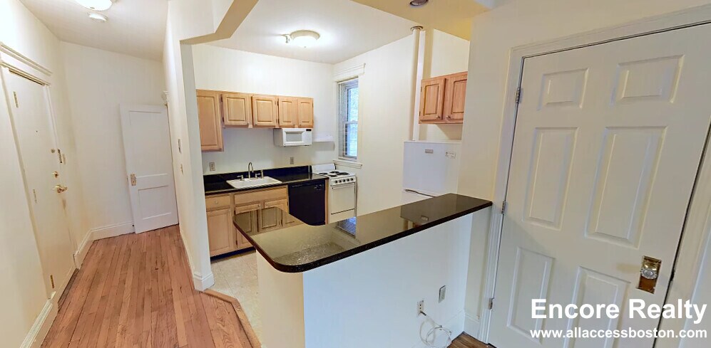 Building Photo - 195 Park Dr