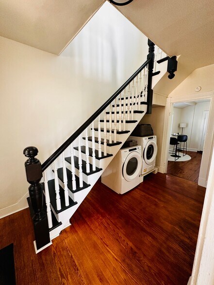 Building Photo - 208 F St