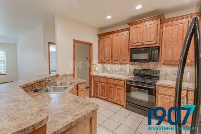 Building Photo - 923 SW 37th St