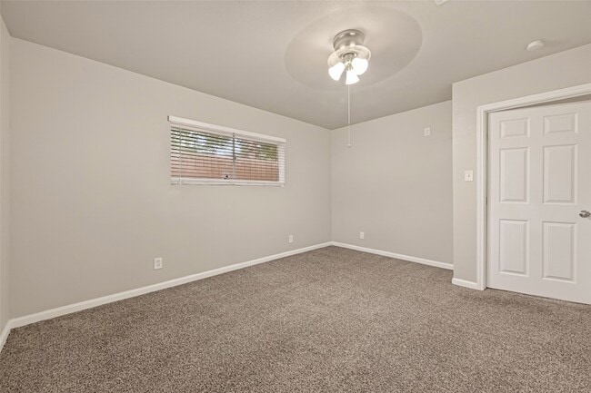 Building Photo - 10 Ferguson St