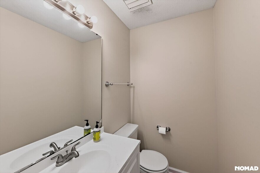 Building Photo - 4131 Kaplan Dr