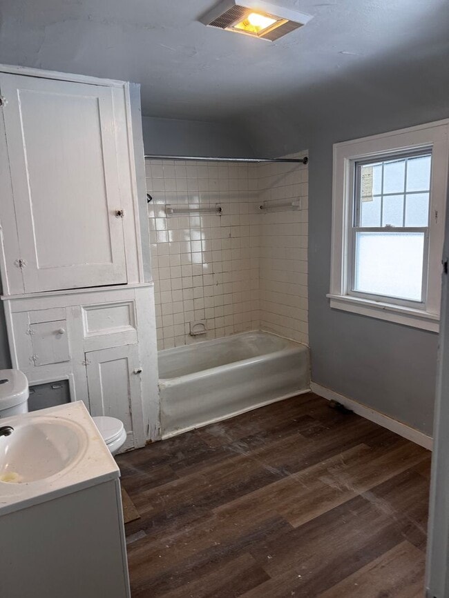 Building Photo - 912 Elbon Rd