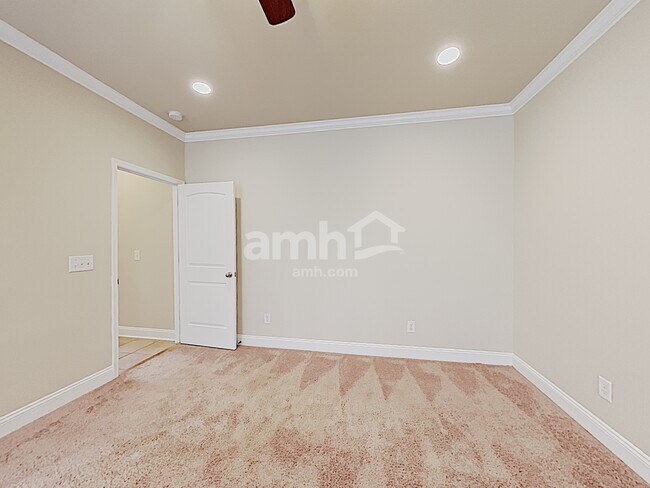 Building Photo - 1439 Sunray Dr