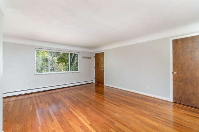 Building Photo - 3519 Linwood Ave