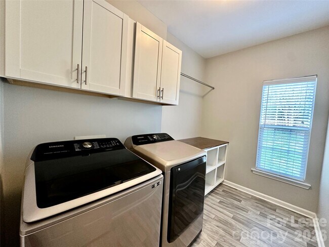 Building Photo - 5307 Bentgrass Run Dr