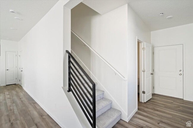 Building Photo - 340 N Colonnade Rd