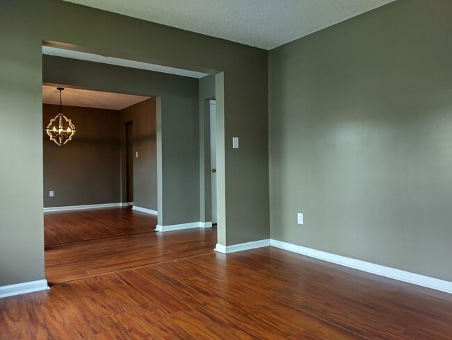 Building Photo - 811 Rilee Dr