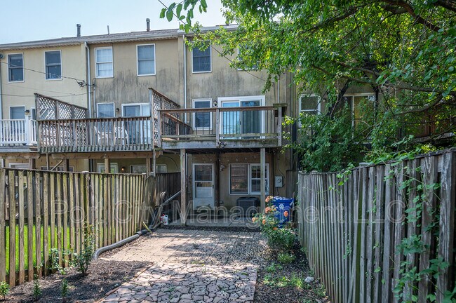 Building Photo - 2110 E Fairmount Ave