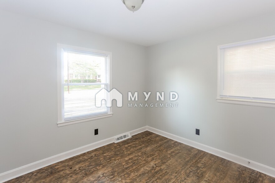 Building Photo - 4821 Woodway Pl