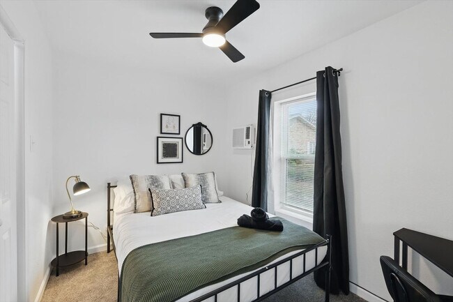 Building Photo - 2336 Minnie St