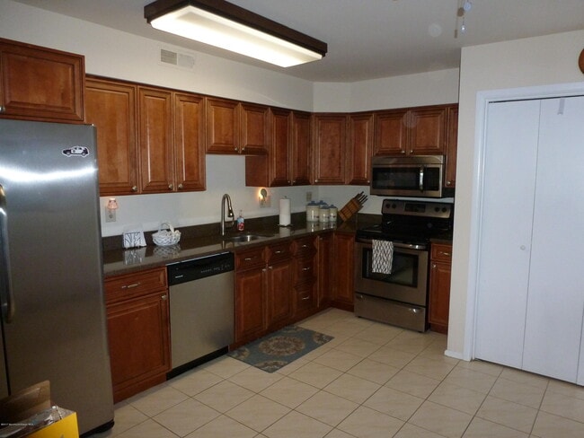 Building Photo - 434A Andover Dr