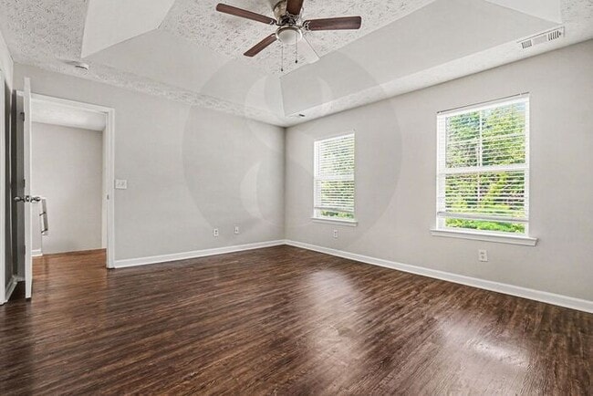 Building Photo - Must See 3BR/2.5BA Home in East Point!