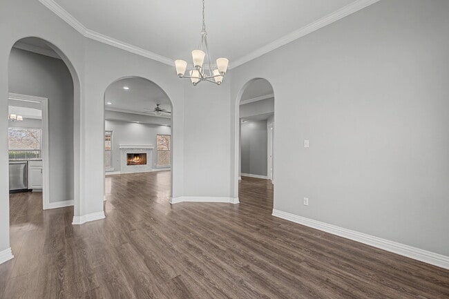 Building Photo - $200 MOVE IN SPECIAL |4-Bed Oasis with Granite Touches & Cozy Fireplace at 1501 South Brecke