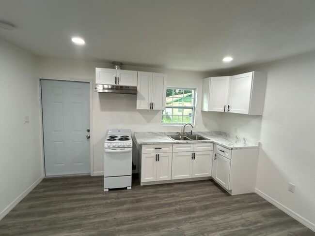 Building Photo - 317 Petteway Dr