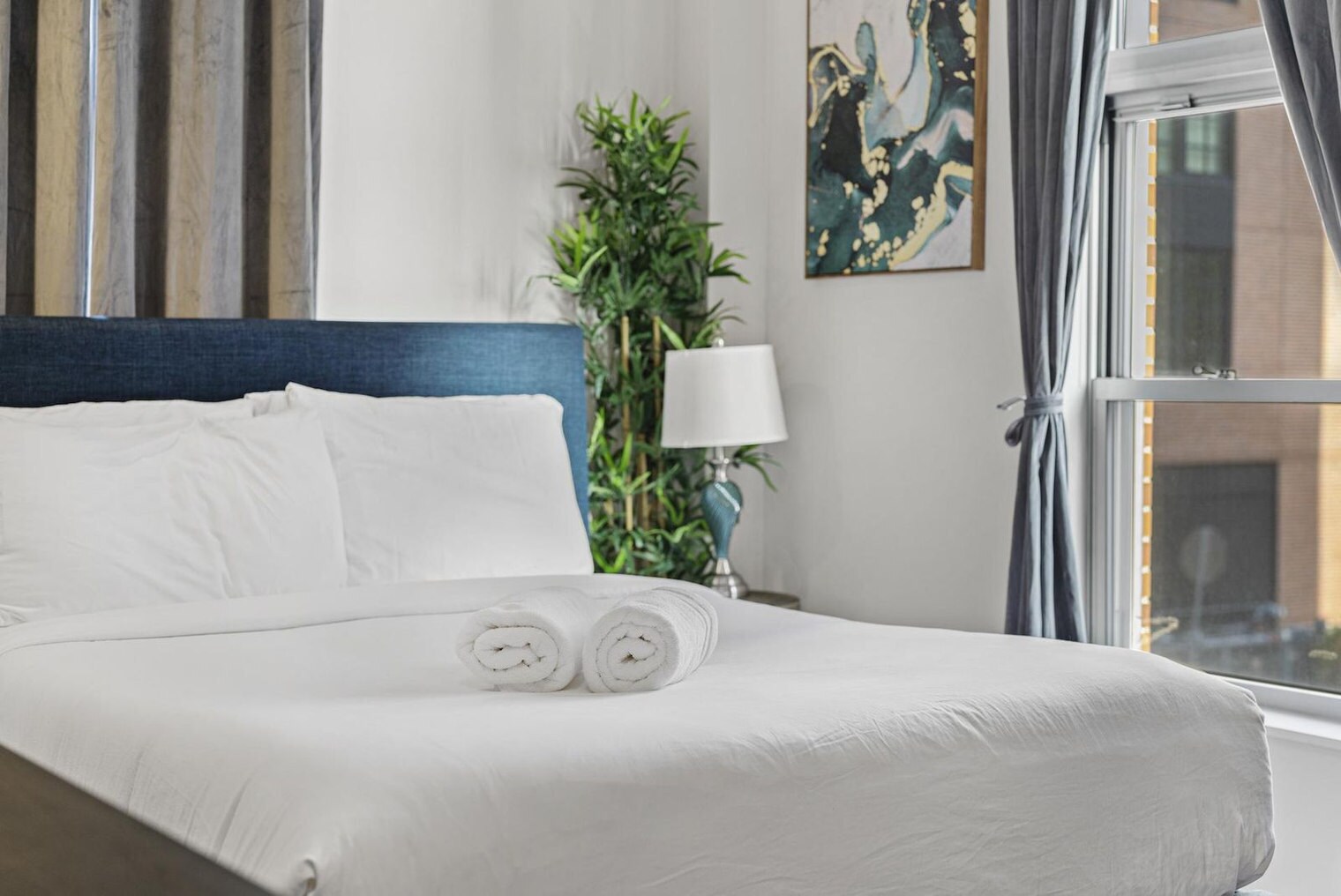 Building Photo - 601 Albany St