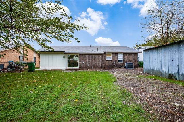 Building Photo - 203 N Forest Crest Dr