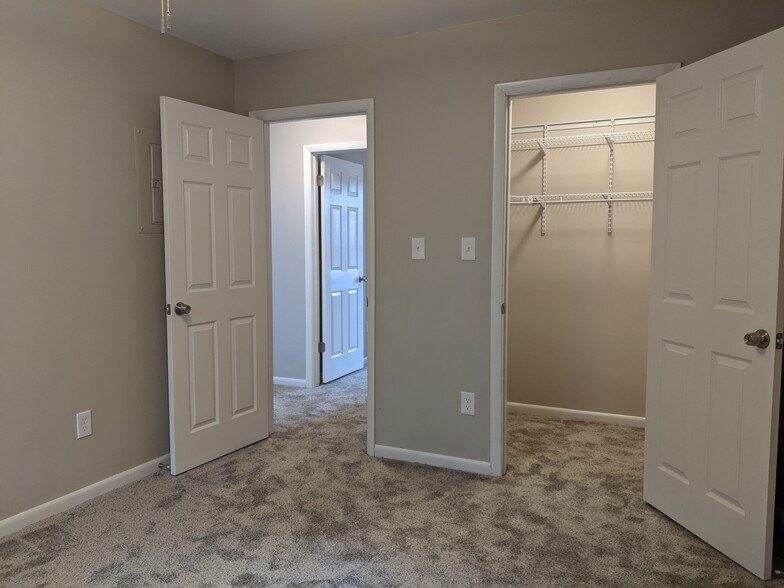 Building Photo - 25D Pine Ln