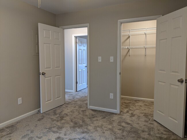 Building Photo - 25D Pine Ln