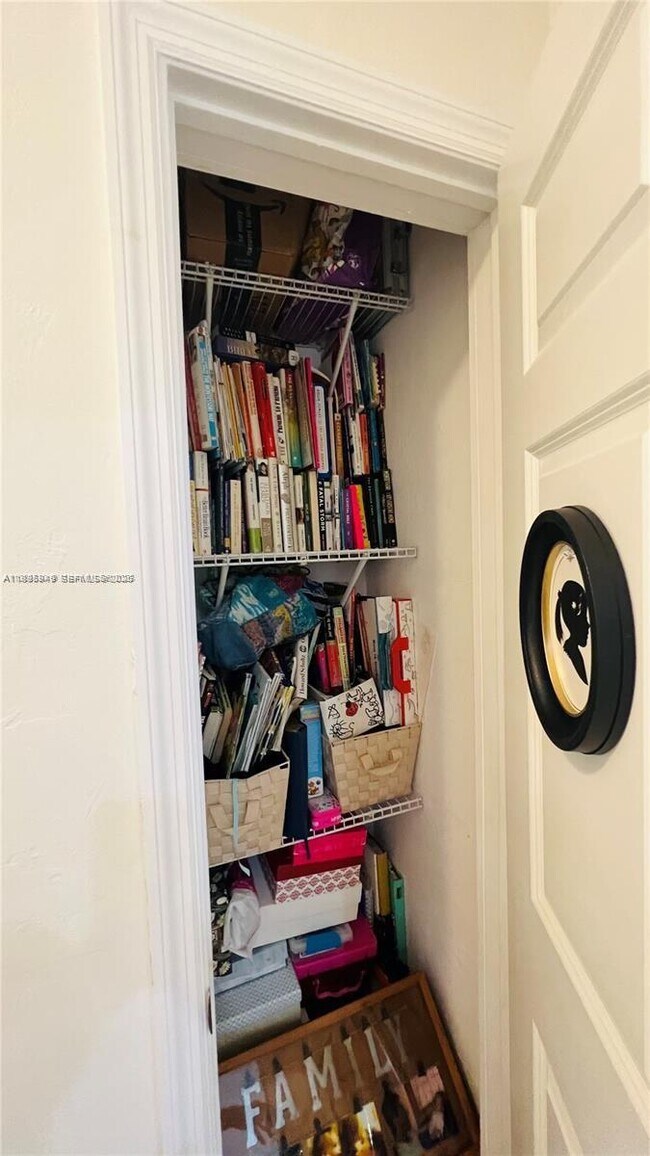 Building Photo - 911 N 14th Ave