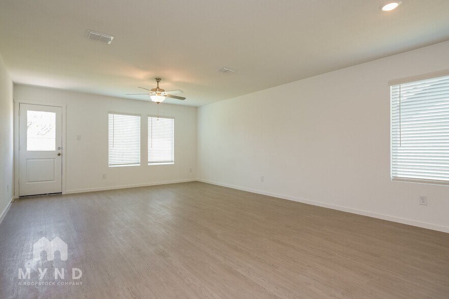 Building Photo - 2712 Mistwood Dr