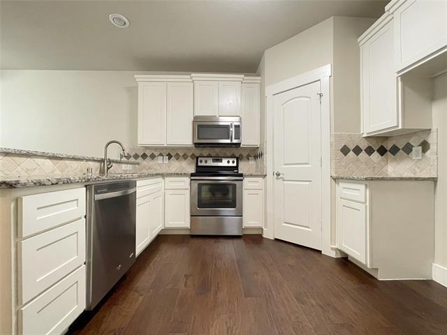 Building Photo - 207 Lily Ln