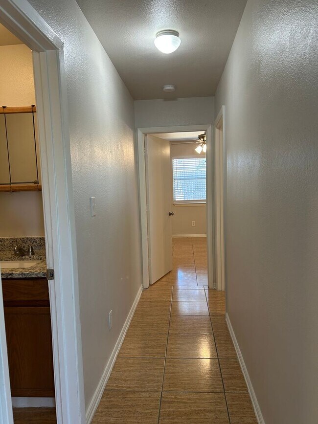 Building Photo - 1800/1802 San Rafael