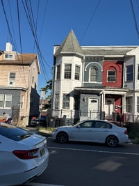 Building Photo - 267 Garside St