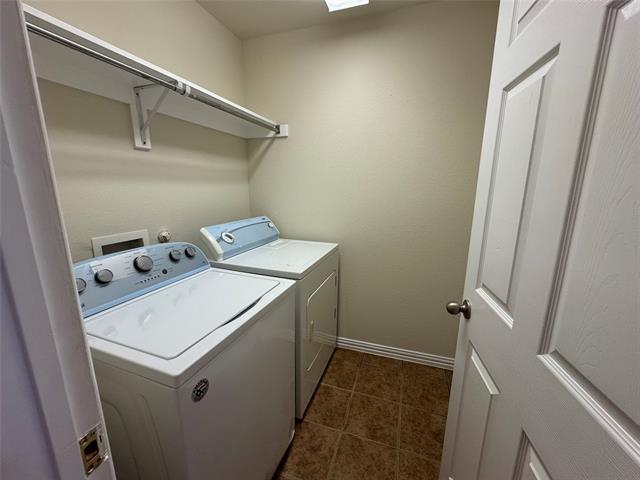 Building Photo - 2619 Cove Dr