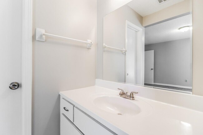 Building Photo - 7146 Butternut Dr