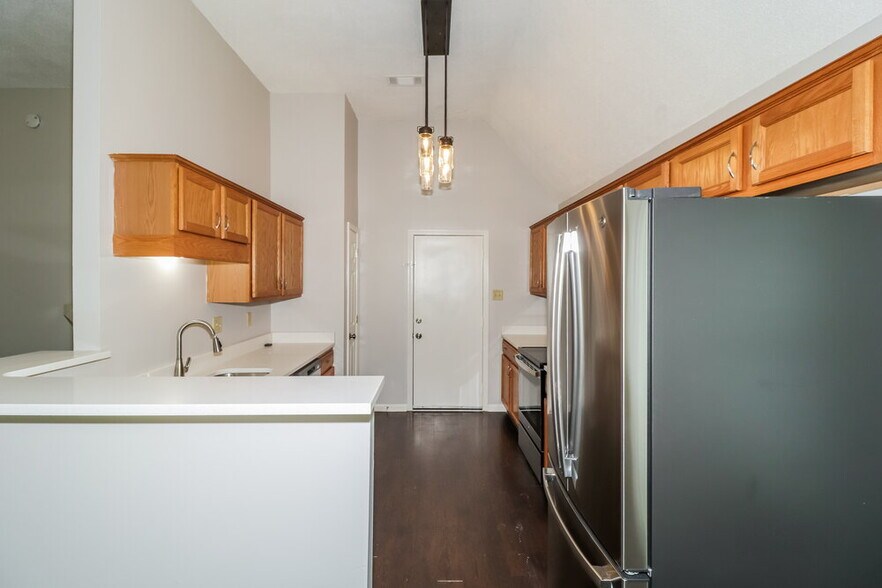 Building Photo - 170 Oaksedge Dr