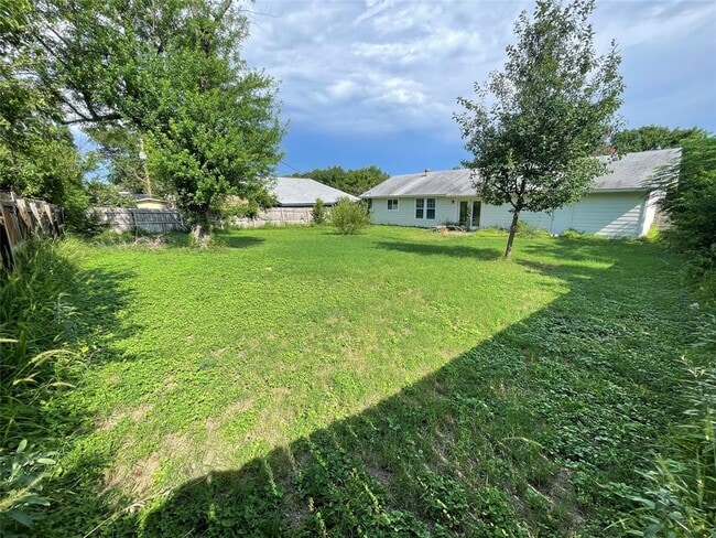 Building Photo - 8436 Jamestown Dr