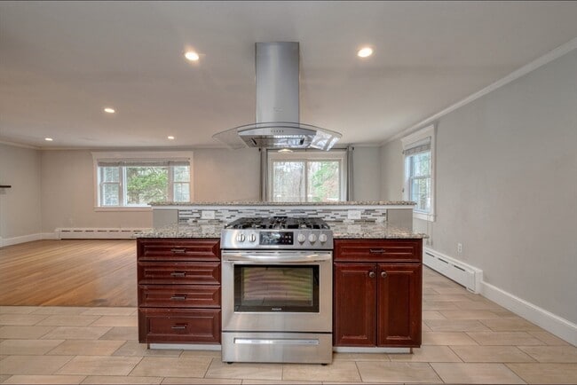 Building Photo - 314 Central St