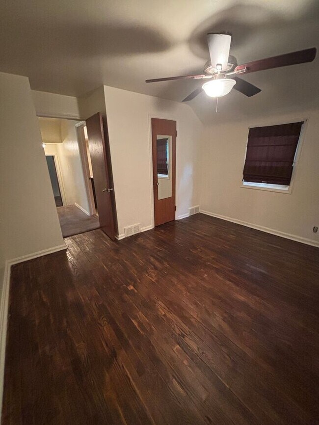 Building Photo - Charming 3 beds 1.5 baths in South Euclid!