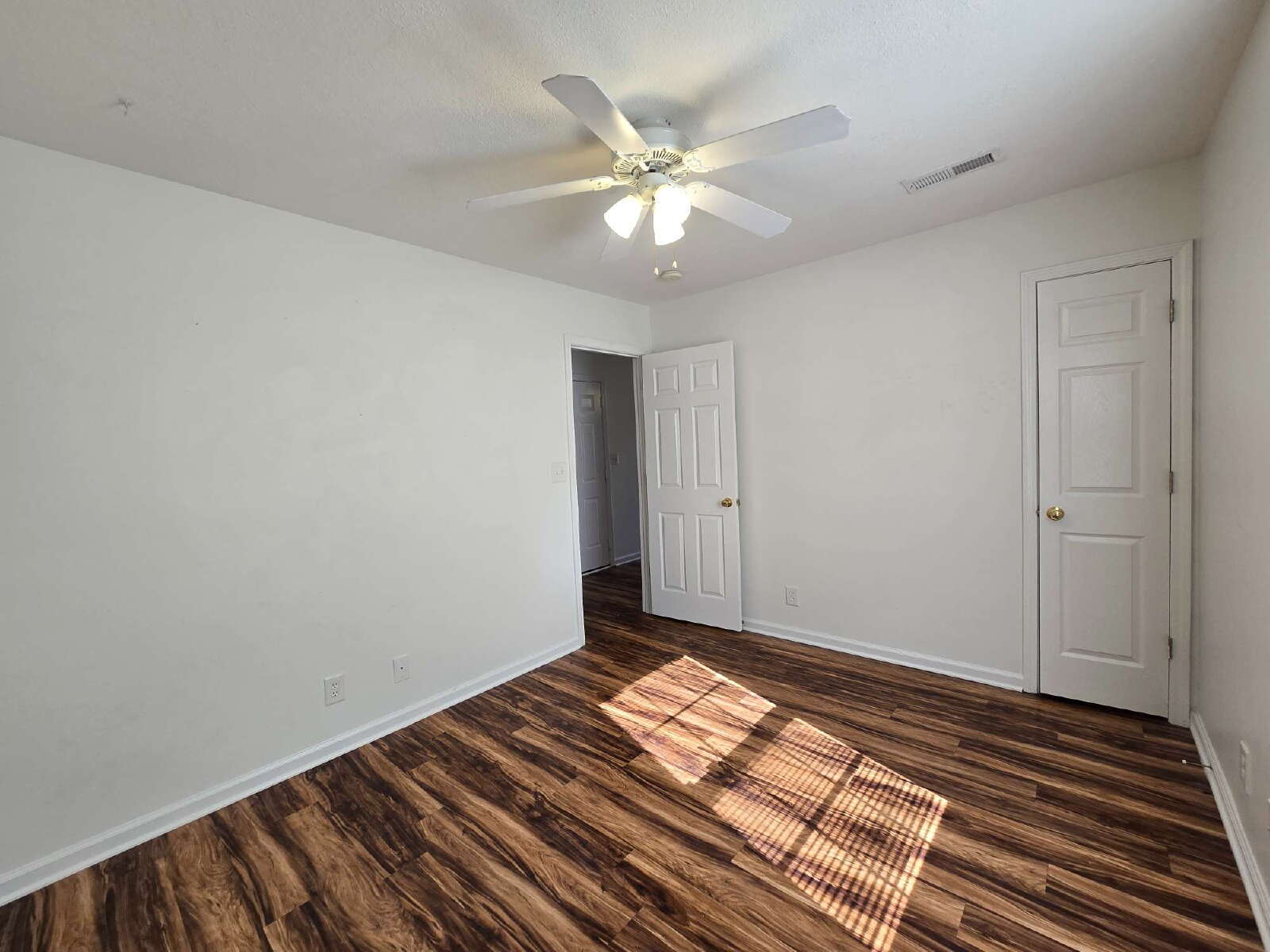 Building Photo - 273 A Executive Ave, Clarksville, TN 37042