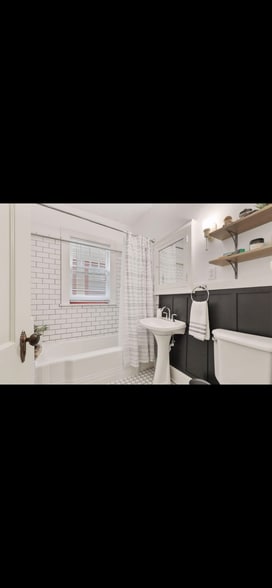 Bathroom - 138 Cecil St SE