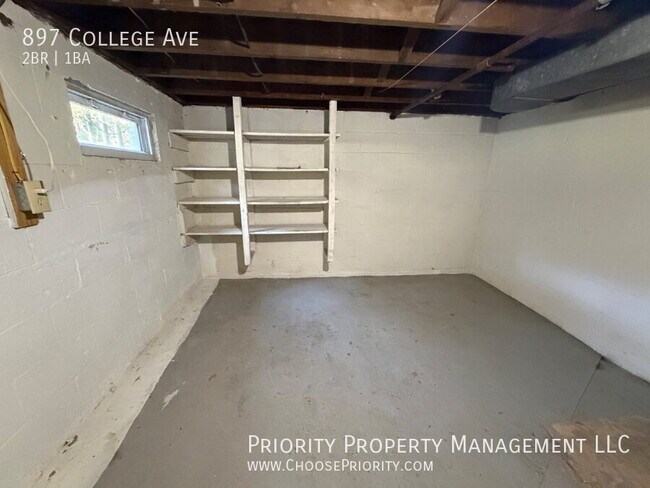 Building Photo - 897 College Ave