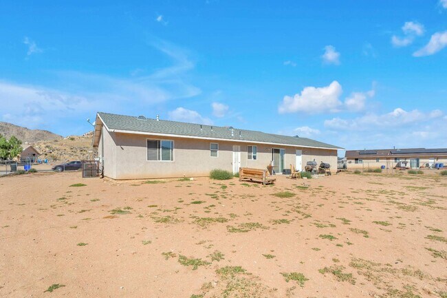 Building Photo - 15877 Serrano Rd