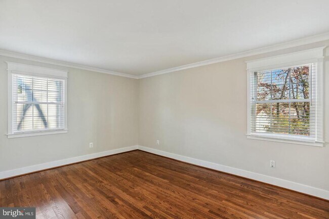 Building Photo - 9303 Fernwood Rd