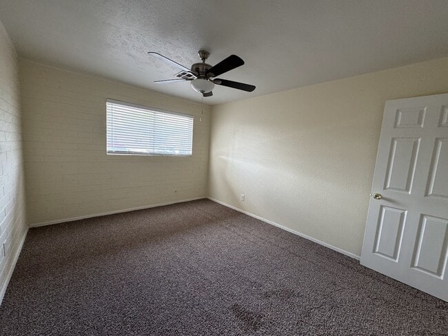 Building Photo - 5517 W Roma Ave